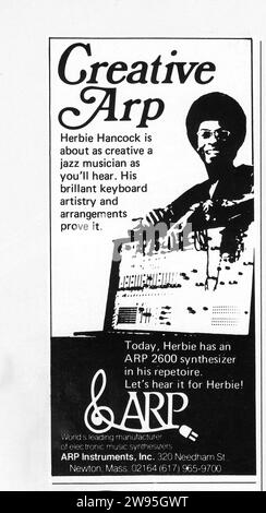 Herbie Hancock in einer Werbung für ARP Synthesizer Mitte der 1970er Jahre in einem Musikmagazin. Arps wurden von den 1960er bis in die 1980er Jahre hergestellt Stockfoto