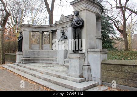 Richard Morris Hunt Memorial, 70th Street, an der Central Park East Perimeter Wall, New York, NY, USA Stockfoto