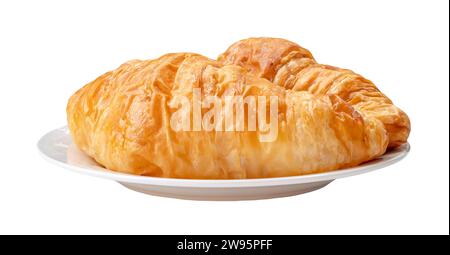 Zwei Stücke Croissant im Stapel in weißer Platte sind auf weißem Hintergrund mit Beschneidungspfad isoliert. Stockfoto
