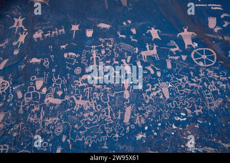 Newspaper Rock Petroglyphen, Canyon Rims Recreation Area, Moab Bezirk Büro des Land-Managements, Utah Stockfoto