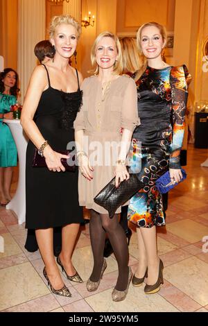 Grit Weiss Tamara von Nayhauss Elna-Margret zu Bentheim - PRIX Montblanc - Konzerthaus - Berlin - 29.10.2012 Berlin Deutschland Deutschland Copyright: XJamesxColdreyx Stockfoto