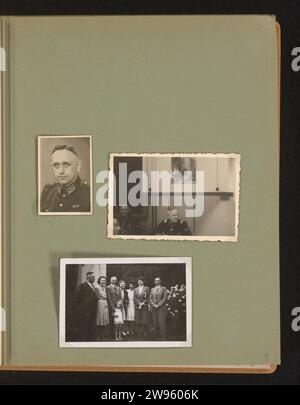 Passfoto, Familienfoto und Weihnachtsfeier in Utrecht, 1943, Anonym, 1943 - 1944 Fotoalbum Magazin mit drei Fotos eines Offiziers der Deutschen Reichsbahn in den Niederlanden 1944, Passfoto und Familienfoto. Möglicherweise das Passfoto des Ehemanns von Hedwig Schübert, dem Compiler des Albums. Weihnachtsfeier der Deutschen Reichsbahn in Utrecht, 1943. Teil des Fotoalbums Deutsche Reichsbahn, 1943-1944. Utrechter fotografischer Support. Pappgelatine Silberdruck Eisenbahnverkehr. Historische Personen. Eltern mit ihren Kindern. Weihnachten (nicht-liturgisch Stockfoto