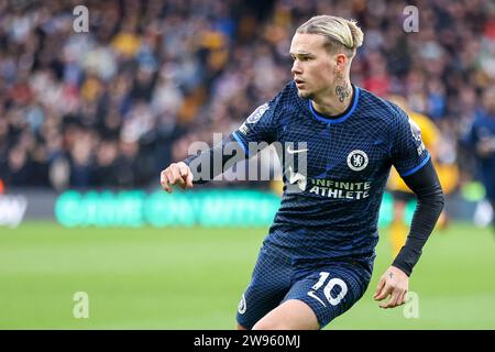 Wolverhampton, Großbritannien. Dezember 2023. Chelsea's Mykhaylo Mudryk während des Premier League-Spiels zwischen den Wolverhampton Wanderers und Chelsea in Molineux, Wolverhampton, England am 24. Dezember 2023. Foto von Stuart Leggett. Nur redaktionelle Verwendung, Lizenz für kommerzielle Nutzung erforderlich. Keine Verwendung bei Wetten, Spielen oder Publikationen eines einzelnen Clubs/einer Liga/eines Spielers. Quelle: UK Sports Pics Ltd/Alamy Live News Stockfoto