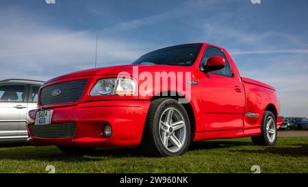 2004 Ford SVT F-150 Lightning im Bicester Heritage Scramble am 8. Oktober 2023. Stockfoto