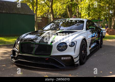 2016 Bentley Continental GT3s, ausgestellt auf dem Bicester Heritage Scramble am 8. Oktober 2023. Stockfoto