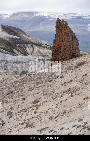 Grönland, Disko Island, Iterdla Bay. Das Gebiet ist bekannt für seine geologischen Gesteinsformationen. Stockfoto