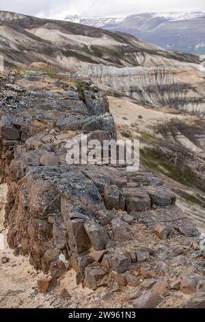 Grönland, Disko Island, Iterdla Bay. Das Gebiet ist bekannt für seine geologischen Gesteinsformationen. Stockfoto