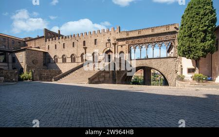 Der Palazzo dei Papi (13. Jahrhundert) ist zusammen mit der Kathedrale das wichtigste historische Denkmal der Stadt. Stockfoto