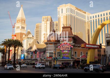 Ein allgemeiner Blick auf den Strip in Las Vegas, Nevada, USA. Bild aufgenommen am 7. Dezember 2023. © Belinda Jiao jiao.bilin@gmail.com 07598931257 https://www.be Stockfoto