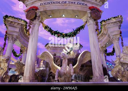 Ein allgemeiner Blick auf den Brunnen der Götter in den Forum Shops im Caesars Palace in Las Vegas Nevada, USA. Bild aufgenommen am 7. Dezember 2023. © Belinda Jia Stockfoto