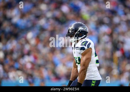 Am 24. Dezember 2023 feiert der Linebacker Bobby Wagner (54) im Nissan Stadium in Nashville, TN Steve Roberts/CSM, den Sack gegen die Tennessee Titans in der zweiten Hälfte eines NFL-Spiels zwischen den Seattle Seahawks und Tennessee Titans Stockfoto