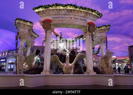 Ein allgemeiner Blick auf den Brunnen der Götter in den Forum Shops im Caesars Palace in Las Vegas Nevada, USA. Bild aufgenommen am 7. Dezember 2023. © Belinda Jia Stockfoto