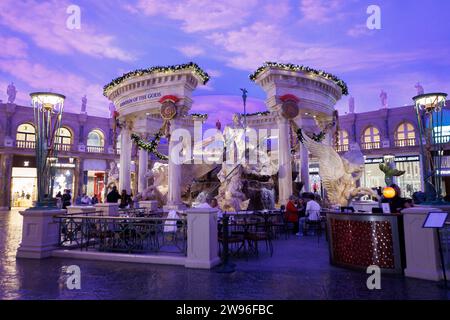 Ein allgemeiner Blick auf den Brunnen der Götter in den Forum Shops im Caesars Palace in Las Vegas Nevada, USA. Bild aufgenommen am 7. Dezember 2023. © Belinda Jia Stockfoto