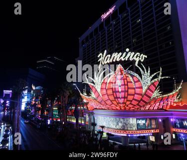 Ein allgemeiner Blick auf das Flamingo Hotel am Strip bei Nacht in Las Vegas, Nevada, USA. Bild aufgenommen am 7. Dezember 2023. © Belinda Jiao jiao.bilin Stockfoto
