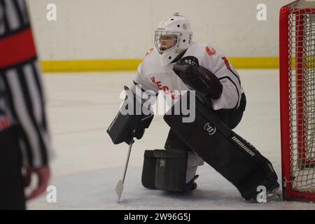 Dumfries, 14. Dezember 2023. Danylo Douma spielte 2024 in einer IIHF Eishockey U20 Weltmeisterschaft, Division II, Gruppe A im Dumfries Ice Bowl im Tor für die Niederlande gegen Korea. Quelle: Colin Edwards Stockfoto