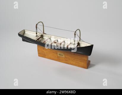 Modell Eines Rettungsbootes, Rijkswerf Vlissingen, nach P.A. Brown, um 1857 - um 1858 Demonstrationsmodell Modell eines Schiffsteils mit zwei Nageldavits. Modellbauer: FlushingAfter Design by: Netherlands Wood (Pflanzenmaterial). Messing (Legierung). Seil Stockfoto