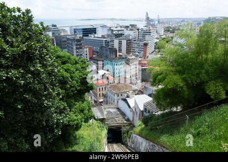 Salvador, Bahia, Brasilien - 07. März 2015: Blick von der Spitze des Geschäftsviertels in der Stadt Salvador, Bahia. Stockfoto