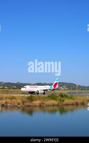 Eurowings Airbus A319-132 OE-LYZ am Flughafen Ioannis Kapodistris, Korfu, Griechenland Stockfoto