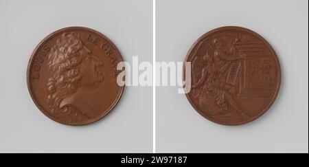 Tod von Ludwig XIV., König von Frankreich, Jean Dassier, 1715 Geschichte Medaille Bronze Medaille. Vorne: Bruststück Mann innen Wechsel. Reverside: Winged Historia, sitzend auf Frans Wappen hält Pen und geöffnetes Buch, während die Zeit mit Zeis in der Hand auf eine Inschrift am Fuß eines Grabdenkmals aus Bronze (Metall) weist, die Metallverarbeitung) Stockfoto