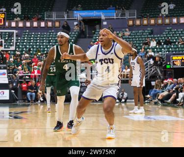 24. Dezember 2023: TCU-Garant Jammier Nelson Jr. (4) macht sich bereit für die Ankunft des Balls während des Hawaiian Airlines Diamond Head Classic Basketballspiels zwischen den TCU Horned Frogs und Hawaii Rainbow Warriors in der Sofi Arena im Stan Sheriff Center in Honolulu, Hawaii. Glenn Yoza/CSM Stockfoto