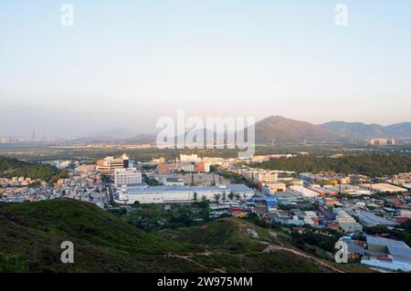 Blick auf das Yuen Long Industrial Estate (元朗工業邨) in den New Territories, Hongkong Stockfoto