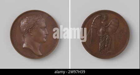 Siege mit Friedland und Marengo, beide am 14. Juni, zu Ehren von Napoleon I. Bonaparte, Keizer der Fransen, Bertrand Andrieu, Geschichtsmedaille 1807 Bronze Medaille. Vorne: Brustschmuck Mann mit Lorbeerkranz im Wechsel. Reverse: Geflügelter Sieg auf Altarbasis, gehalten in den Händen des Schildes mit Inschrift; neben ihrem Olivenzweig; Schnitt: Signatur Paris Bronze (Metall) markant (Metallverarbeitung) Prawdinsk. Marengo Stockfoto