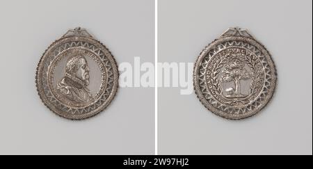 Aufnahme des Grabes zu Ehren von Prinz Maurits, Gerard van Bylaer, 1602 Geschichtsmedaille Silbermedaille. Vorne: Bruststück Mann innen Wechsel. Reverse: Erwachsener Baum aus gehacktem Stamm im Inneren von Change Dordrecht Silber (Metall) markantes (Metallbearbeitung) Grab. Nord-Brabant Stockfoto