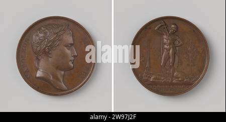 Sieg in Friedland zu Ehren Napoleons I. Bonaparte, Kaiser der Franzosen, Bertrand Andrieu, 1807 Geschichtsmedaille Bronzemedaille. Vorne: Brustschmuck Mann mit Lorbeerkranz im Wechsel. Umgekehrt: Napoleon, dargestellt als antike griechische Krieger, befindet sich mitten in gefallenen Soldaten und steckt sein Schwert zurück in die Scheide; links eine umgedrehte, fast erloschene Fackel, rechts ein Olivenzweig; Schnitt: Inschrift Paris Bronze (Metall) markant (Metallverarbeitung) Prawdinsk Stockfoto