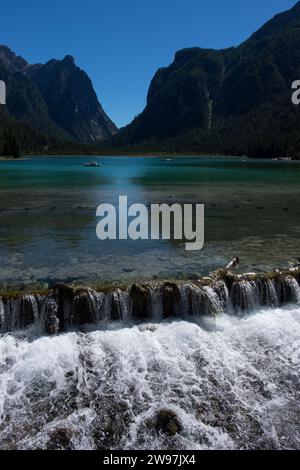 Pragser See - ein Naturparadies in den Pragser Dolomiten Stockfoto