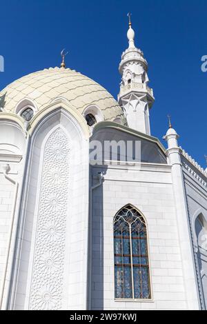 Außenansicht der Weißen Moschee des Bolgar State Historical and Architectural Museum-Reserve. Bezirk Spassky, Republik Tatarstan Stockfoto