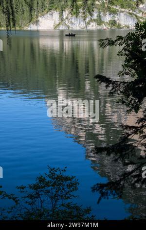 Pragser See - ein Naturparadies in den Pragser Dolomiten Stockfoto