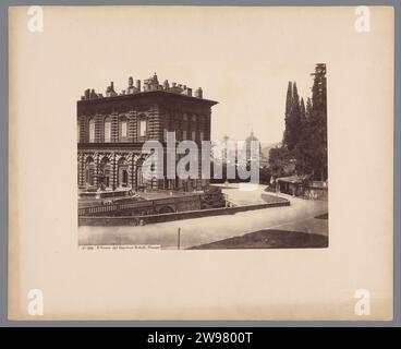 Blick auf den Palazzo Pitti, die Boboli-Gärten und den Dom van Florence, Italien, Sommer & Behles, 1867 - 1874 Foto Florenz Karton. Papieralbumendruck Hôtel, d.h. kleiner Palast in der Stadt. turm (des Hauses oder Gebäudes). Kirche (außen). park Dom Van Florence. Boboli's Garden. Palazzo Pitti. Florenz Stockfoto