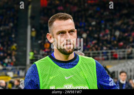 Mailand, Italien. Dezember 2023. Stefan de Vrij von Inter sah vor dem Spiel Der Serie A zwischen Inter und Lecce bei Giuseppe Meazza in Mailand. (Foto: Gonzales Photo - Tommaso Fimiano). Stockfoto