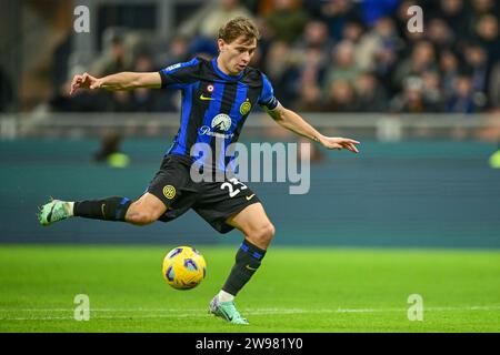 Mailand, Italien. Dezember 2023. Nicolo Barella (23) von Inter war während des Spiels zwischen Inter und Lecce in Giuseppe Meazza in Mailand zu sehen. (Foto: Gonzales Photo - Tommaso Fimiano). Stockfoto
