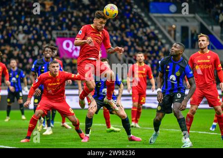 Mailand, Italien. Dezember 2023. Valentin Gendrey (17) von Lecce wurde während des Spiels zwischen Inter und Lecce in Giuseppe Meazza in Mailand gesehen. (Foto: Gonzales Photo - Tommaso Fimiano). Stockfoto