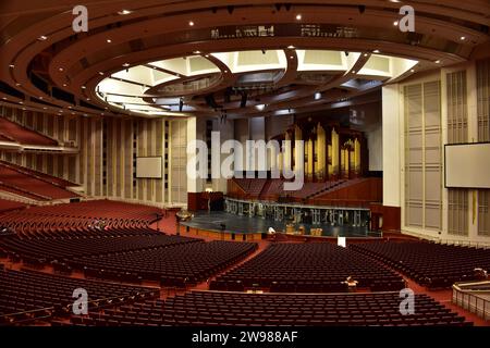 Das majestätische Interieur des Mormon Conference Center mit über 21,000 Sitzplätzen Stockfoto