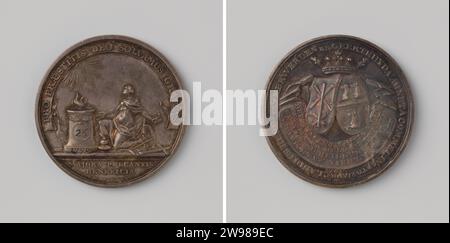 25 Jahre Heirat von Claudius Henricus van Herwerden und Geertruyda Agneta Commelin, Theodorus Victor van Berckel, 1790 Silbermedaille. Vorderseite: Verdrängt durch strahlendes Allauge, kniet Ehefrau, repräsentative Dankbarkeit, mit Opferskala und brennendem Herz in den Händen für brennenden Altar, mit 25 in Slangerond und Jahr auf der Grundlage von Abbildung 25; neben Altar Ooievaar und zu Füßen der Dankbarkeit, Weihrauchgefäß, Anker, Kreuz in Koverschrift auf Wennel; Schnitt: Inschrift. Tour Seite: Zwei Wappen unter einer Krone über dem Band mit Inschrift im Inneren Omnipia Amsterdam Silber (Met Stockfoto