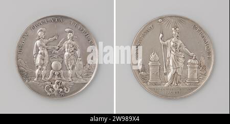 20 Jahre alte Akte aus Regensburg zwischen Frankreich, dem Kaiser, Spanien und den Niederlanden, geschlagen von der Stadt Amsterdam, Anonym, 1684 Geschichtsmedaille Silbermedaille. Vorne: Neben dem Altar, auf dem sich drei Zepter befinden, bietet Frankreich Spanien die Wahl zwischen Schwert und Friedenszweig innerhalb von Kerschrift. Reverse: Amsterdam mit Krone und auf Speer ein Freiheitshass zwischen zwei Altären innerhalb der Kerschrift Amsterdam Silber (Metall) markant (Metallverarbeitung) Regensburg. Bayern. Amsterdam Stockfoto