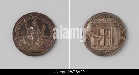 Anfang 1745, in der Hoffnung, dass der Krieg dieses Jahr beendet wird, Martin Holtzhey, Silbermedaille 1744. Vorderseite: Holland, dargestellt als Frau mit Freiheitshut auf Speer und Mercury Stab, befindet sich im Hollandse Garten zwischen Koopmanswaar, neben ihrem Löwen mit einem Bündel Pfeile und Bibel auf einem Altar in Overschruit. Nachteil: Kriegsgott mit Schwert in der Hand versucht, den Tempel des Janus von innen zu öffnen, während ein Arm aus den Wolken mit einem Bündel Pfeile in der Hand versucht, dies in einer Veränderung zu verhindern; Schnitt: Jahr Amsterdam Silber (Metall) markant (Metallverarbeitung) Stockfoto