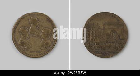 Einzug der Truppen der Alliierten in Paris 1814, Johann Thomas Stettner, 1814 Geschichtsmedaille Silverly Messing Medaille, auf der Vorderseite die Porträts von Alexander van Russland, Frans II. Von Österreich und Frederik Willem III. Van Pruissen, mit Wechseltext und Ausschnitttext, Soldaten marschieren auf der Unterseite durch ein Triumphtor, mit Omschrift und schneidendem Text. Nürnberger Messing (Legierung) Schlagzange (Metallbearbeitung) Stockfoto