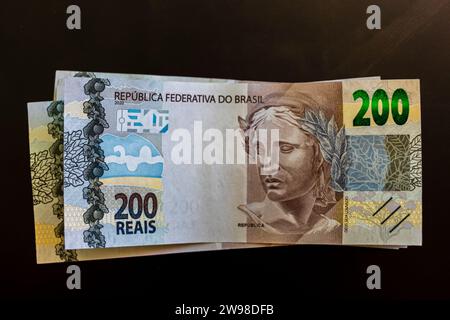 Sei Reich Mit Geld In Brasilien. 200 brasilianische Banknoten Reaís Real R$ BRL. Stockfoto