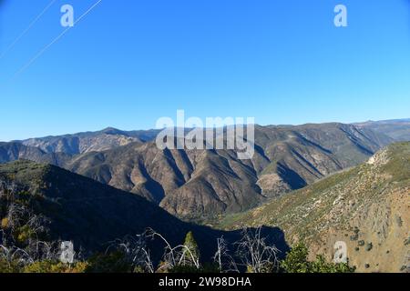 Blick vom Rim of the World vista Point im Stanislaus National Forest, Kalifornien Stockfoto
