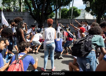 Salvador, Bahia, Brasilien - 30. Mai 2019: Studenten protestieren in der Stadt gegen die Kürzungen der brasilianischen Bildung durch Präsident Jair Bolsonaro Stockfoto