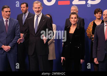 König Felipe VI. Von Spanien und Königin Letizia von Spanien nehmen am Abschlusskonzert des spanischen EU-Ratsvorsitzes im nationalen Auditorium am Dezember Teil Stockfoto