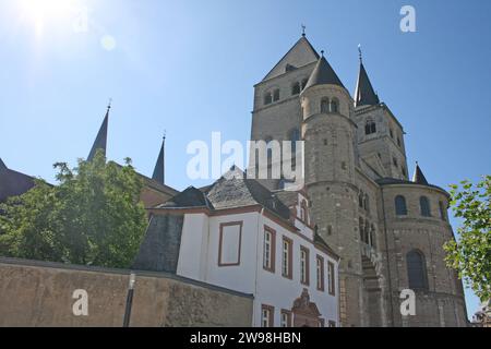 Trierer Dom Die Hohe Domkirche St. Peter zu Trier ist die älteste Bischofskirche Deutschlands und die Mutterkirche des Bistums Trier. *** Trierer Dom die hohe Domkirche St. Peter in Trier ist die älteste Bischofskirche Deutschlands und Mutterkirche des Bistums Trier Copyright: XStopperx/xEibner-Pressefotox EP asr Stockfoto