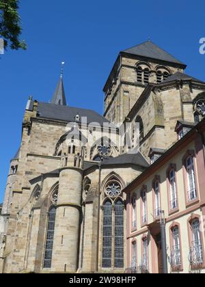 Trierer Dom Die Hohe Domkirche St. Peter zu Trier ist die älteste Bischofskirche Deutschlands und die Mutterkirche des Bistums Trier. *** Trierer Dom die hohe Domkirche St. Peter in Trier ist die älteste Bischofskirche Deutschlands und Mutterkirche des Bistums Trier Copyright: XStopperx/xEibner-Pressefotox EP asr Stockfoto