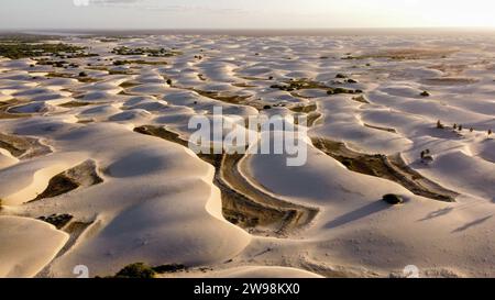 Die herrlichen Dünen von Dunas do Rosato an der Nordküste Brasiliens zwischen Punta do Mel und Porto do Mangue. Magischer Ort Stockfoto