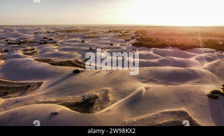 Die herrlichen Dünen von Dunas do Rosato an der Nordküste Brasiliens zwischen Punta do Mel und Porto do Mangue. Magischer Ort Stockfoto