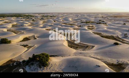 Die herrlichen Dünen von Dunas do Rosato an der Nordküste Brasiliens zwischen Punta do Mel und Porto do Mangue. Magischer Ort Stockfoto