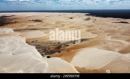 Die herrlichen Dünen von Dunas do Rosato an der Nordküste Brasiliens zwischen Punta do Mel und Porto do Mangue. Magischer Ort Stockfoto